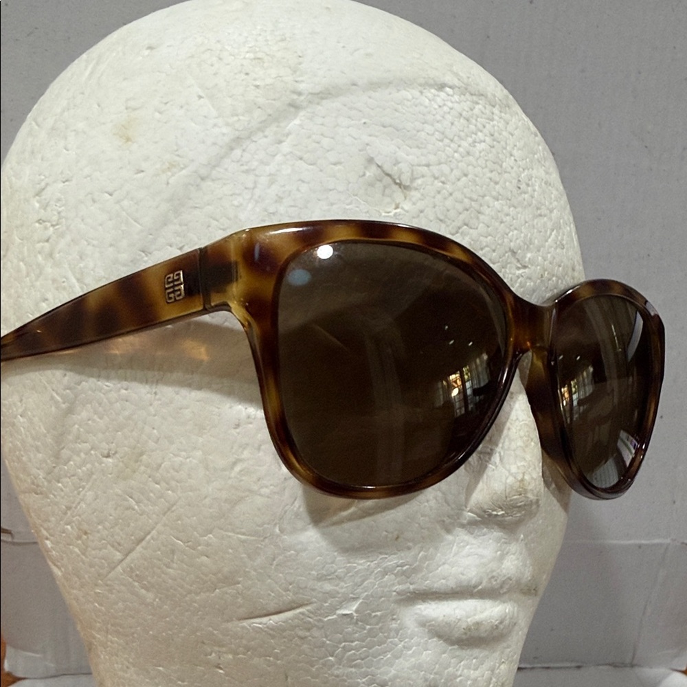 Givenchy Retro Elegant Tortoise Shell Sunglasses … - image 2